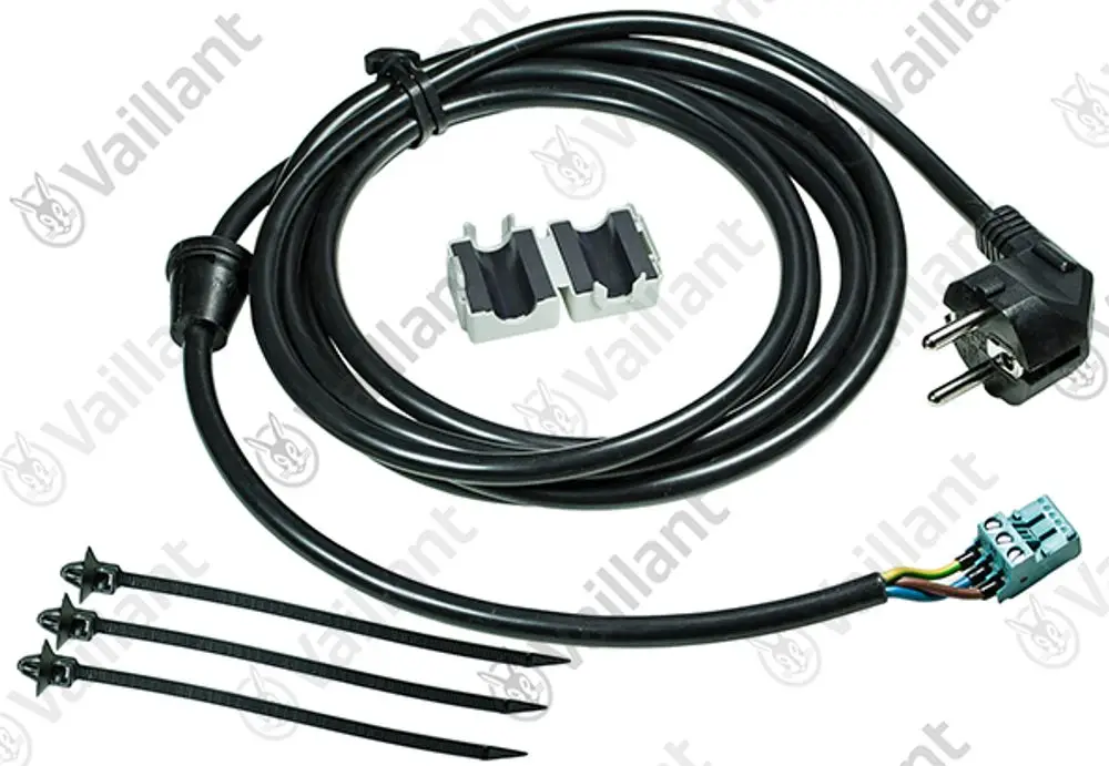 Vaillant Netzanschlusskabel mit Steckdose und Stecker, umgeben von Kabelbindern und einem Montageelement.